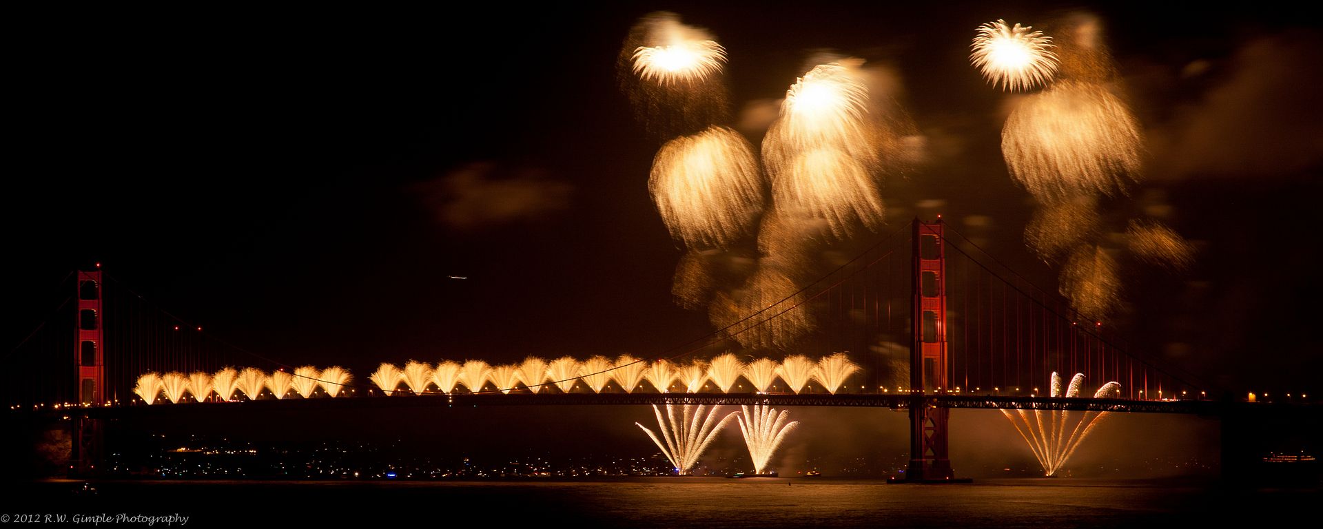 IMAGE: http://i206.photobucket.com/albums/bb149/rwg_bucket/GGBridge-17.jpg