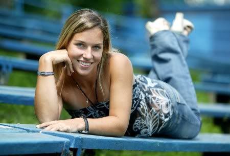 Dominika Cibulkova photo and Sara Errani found allies in their opponents