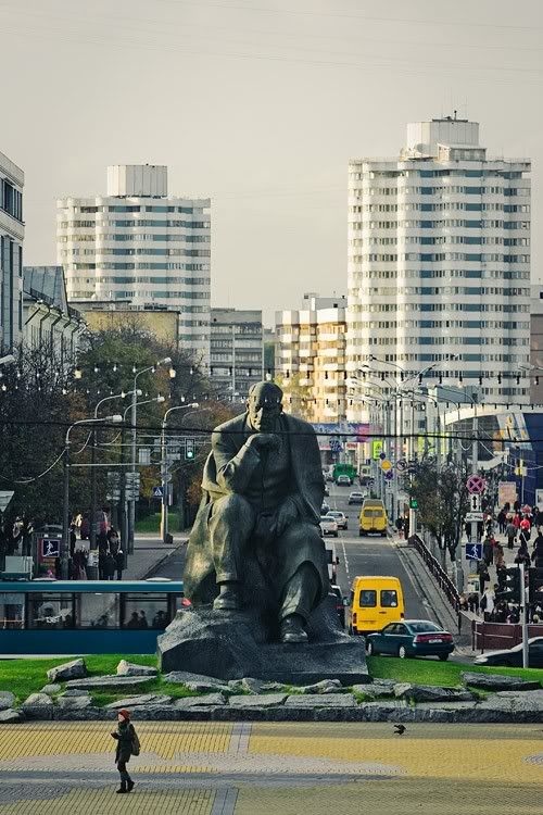 Памятник Якубу Коласу в Минске, фото Антона Мотолко
