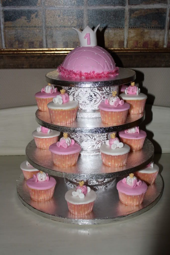 http://i206.photobucket.com/albums/bb263/oudenbos/cupcakesverjaardag.jpg