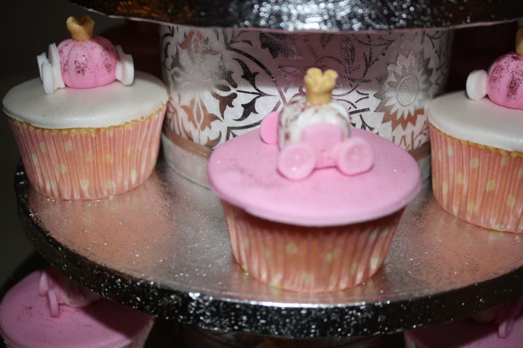 http://i206.photobucket.com/albums/bb263/oudenbos/cupcakesverjaardag13.jpg