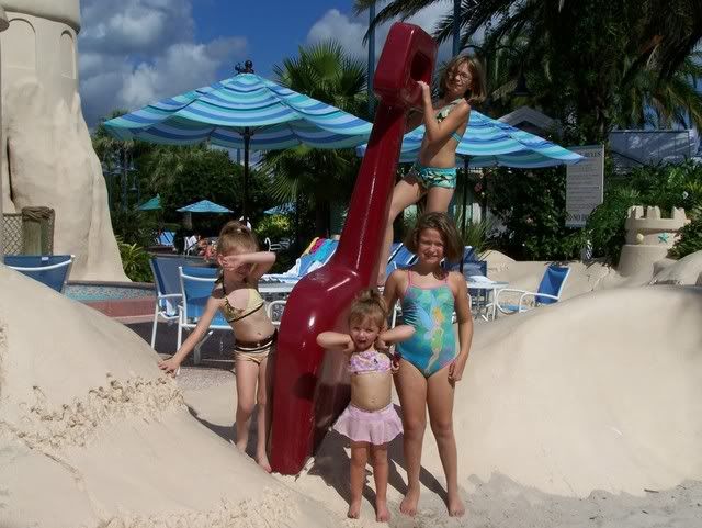 http://i206.photobucket.com/albums/bb306/jencarp72/1011906_202.jpg