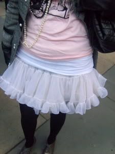 http://i206.photobucket.com/albums/bb59/styleaholic/S5005012.jpg?t=1242013637