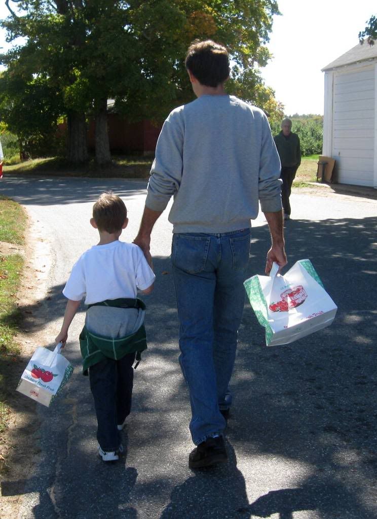 Applepicking2.jpg