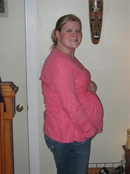 30 weeks pregnant. (30 weeks pregnant with