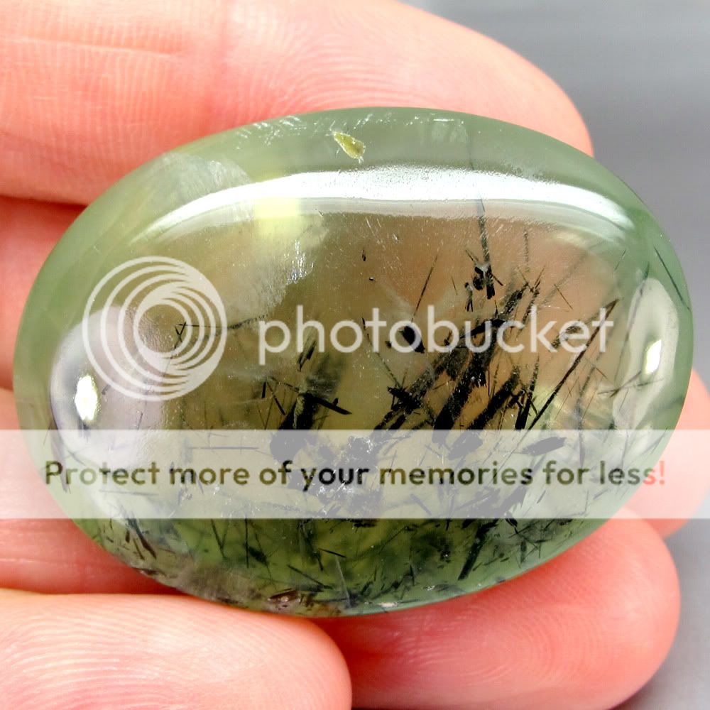 想问下,葡萄石里面有可能会长黑发吗?